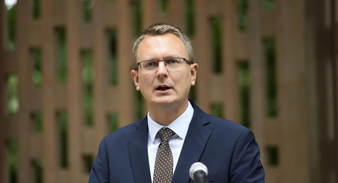 Rétvári a tanárhiányról: „nálunk több tanár van, ezért több figyelem is jut egy-egy diákra mint a legtöbb uniós országban”