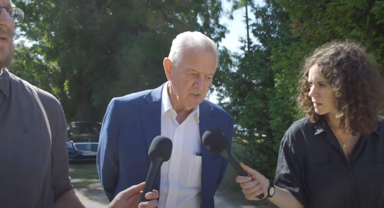 Schmitt Pál ex-"álamfő" betámadott egy riportert