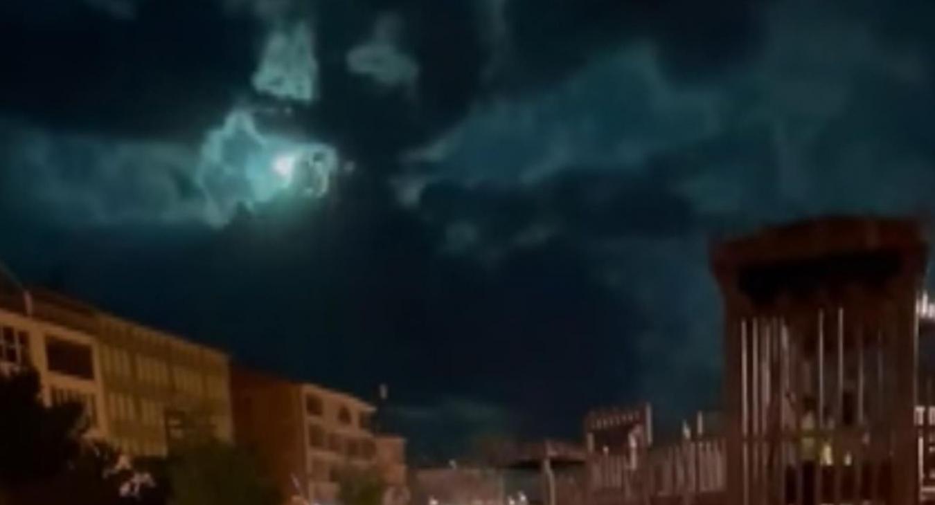Zölden száguldott egy meteor, mielőtt felrobbant volna - VIDEÓ
