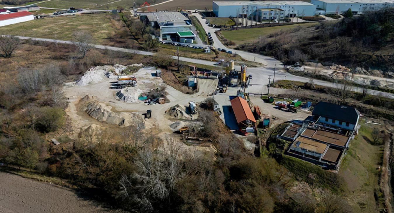 Tudják, hogy túlterhelt a szennyvíztelep, de azért rákötnek még két új ipartelepet