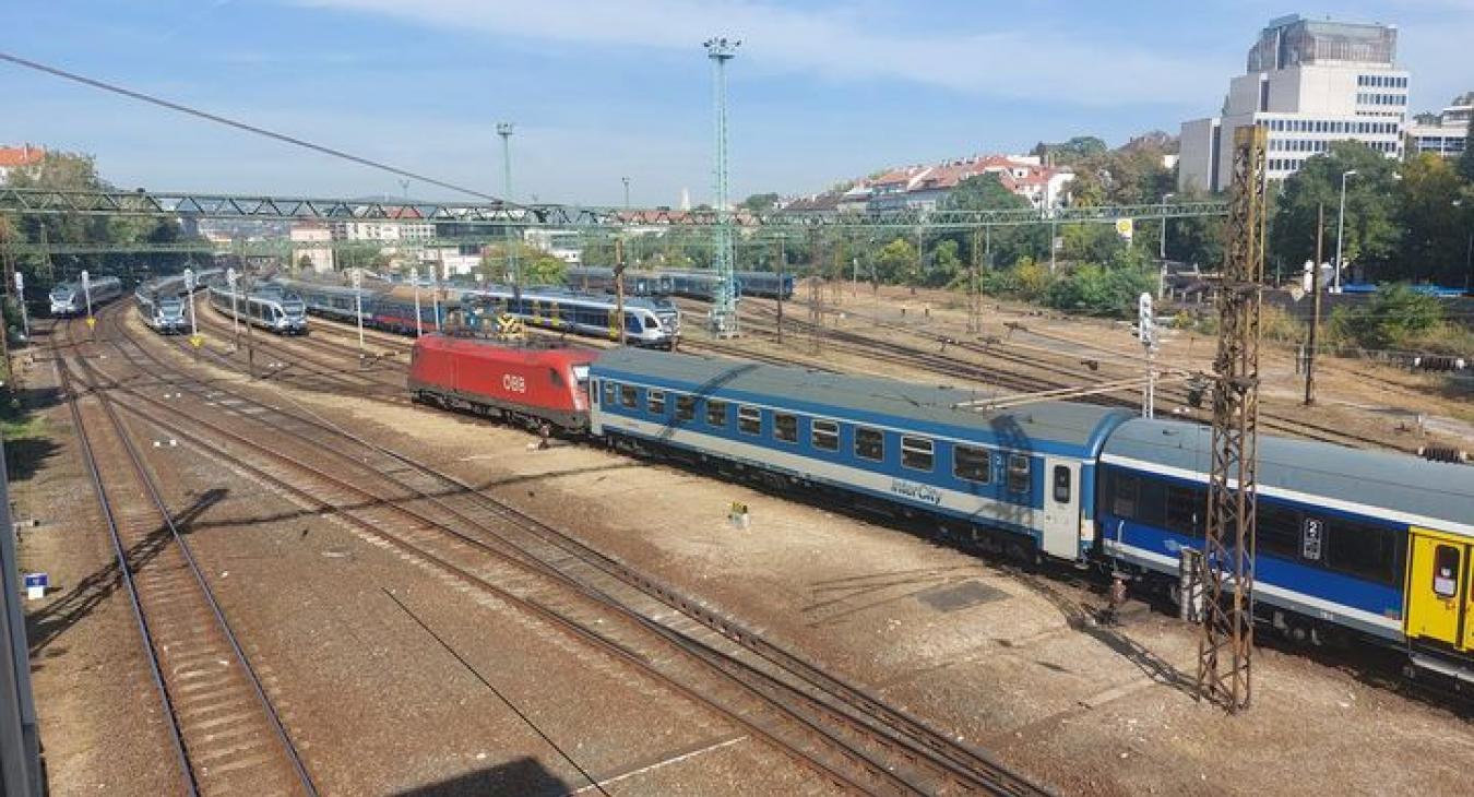 Az osztrák államvasutakra mutogat a MÁV 