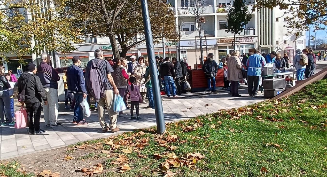 A szeretet töltött káposztája "kéretlenül" - 150 vendég a debreceni ételosztáson 