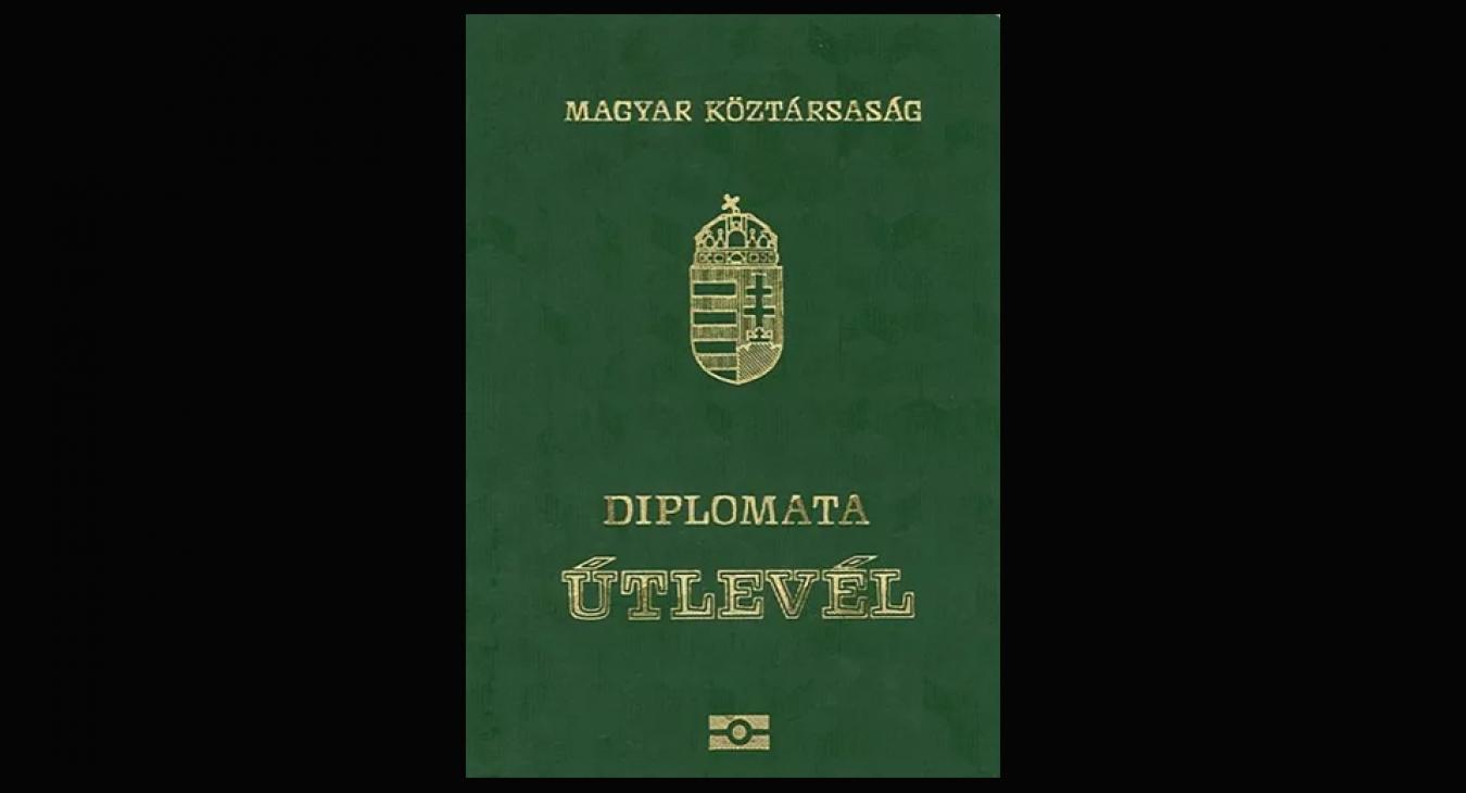 A külügy visszavág: "Ön sem diplomata, mégis van diplomata útlevele" 