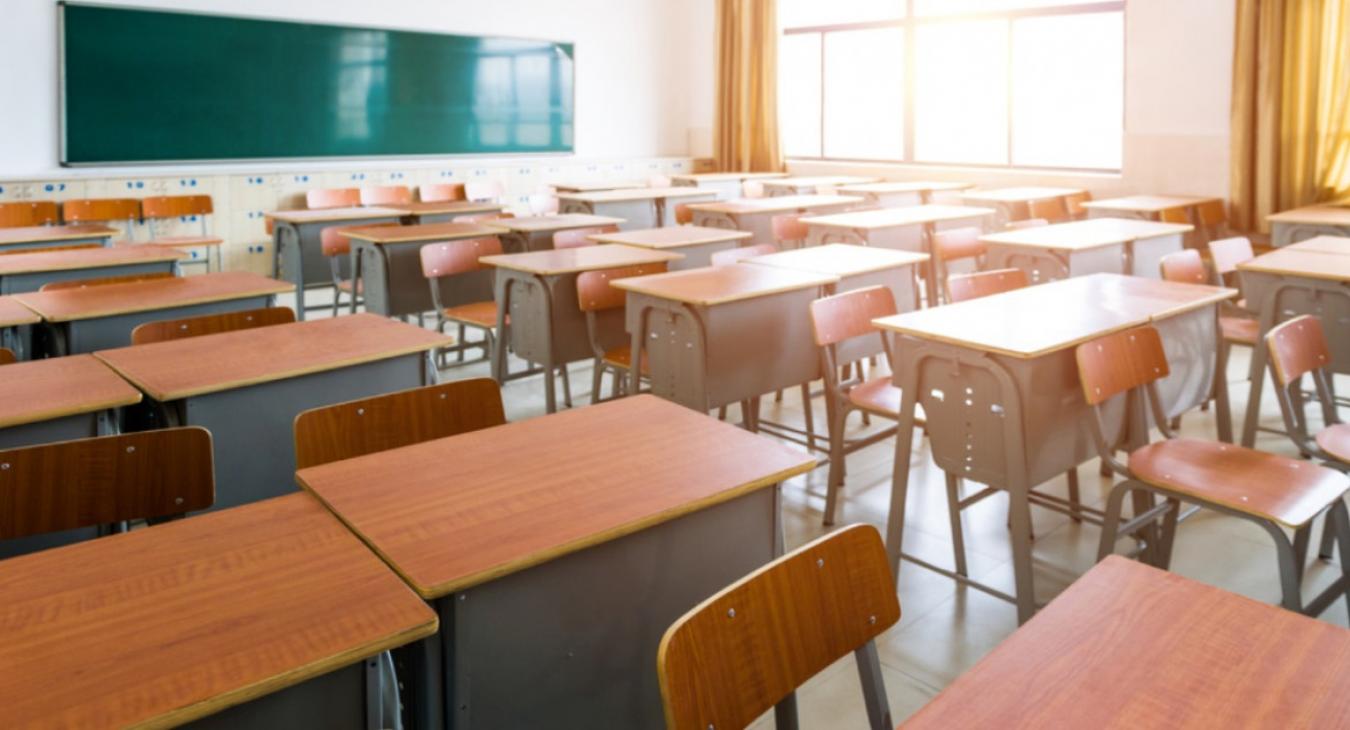 Friss felmérés: a magyar szülők több mint fele igenis látja a tanárhiányt az iskolákban