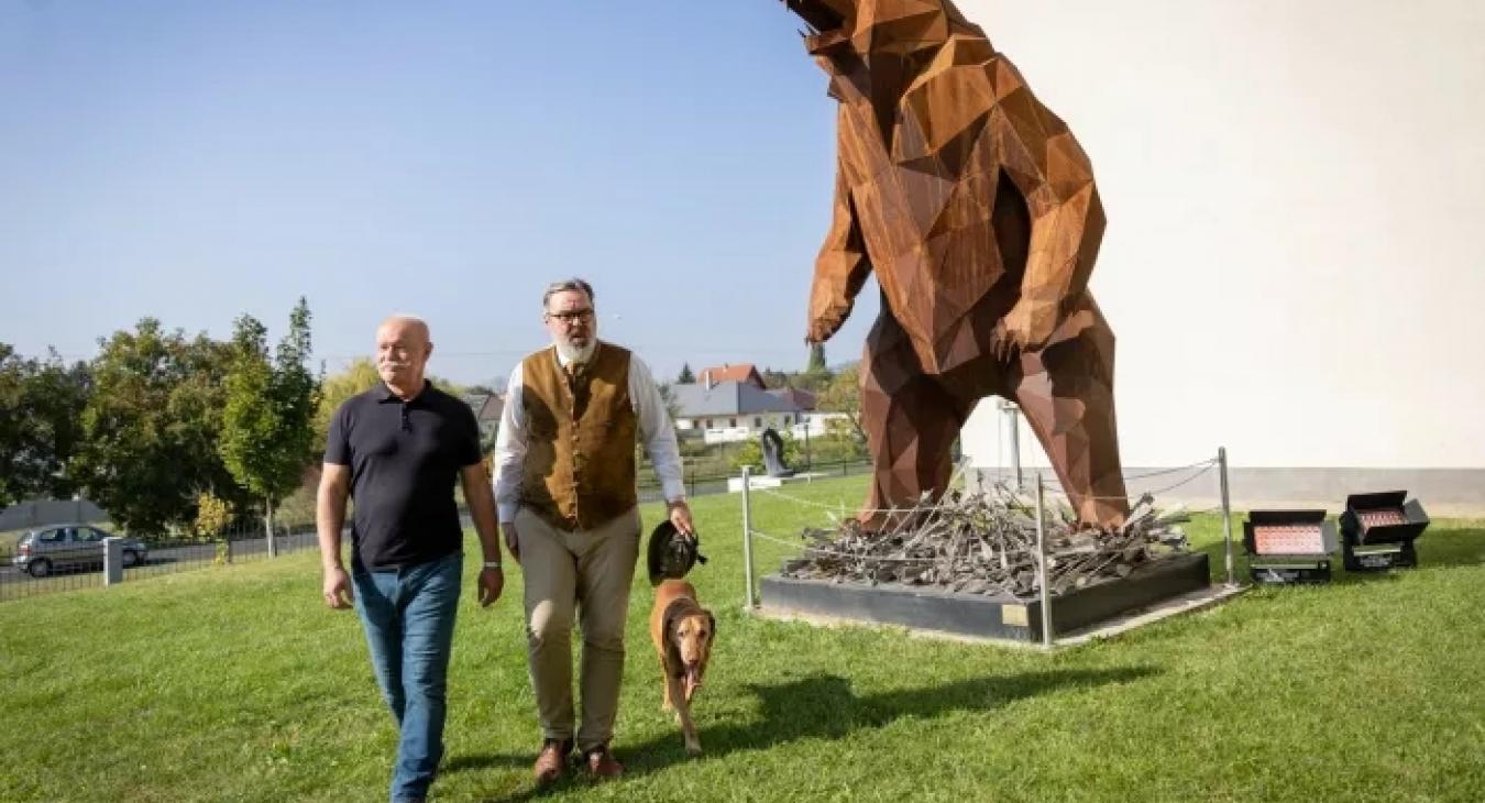 A saját farkába harap L. Simon László 