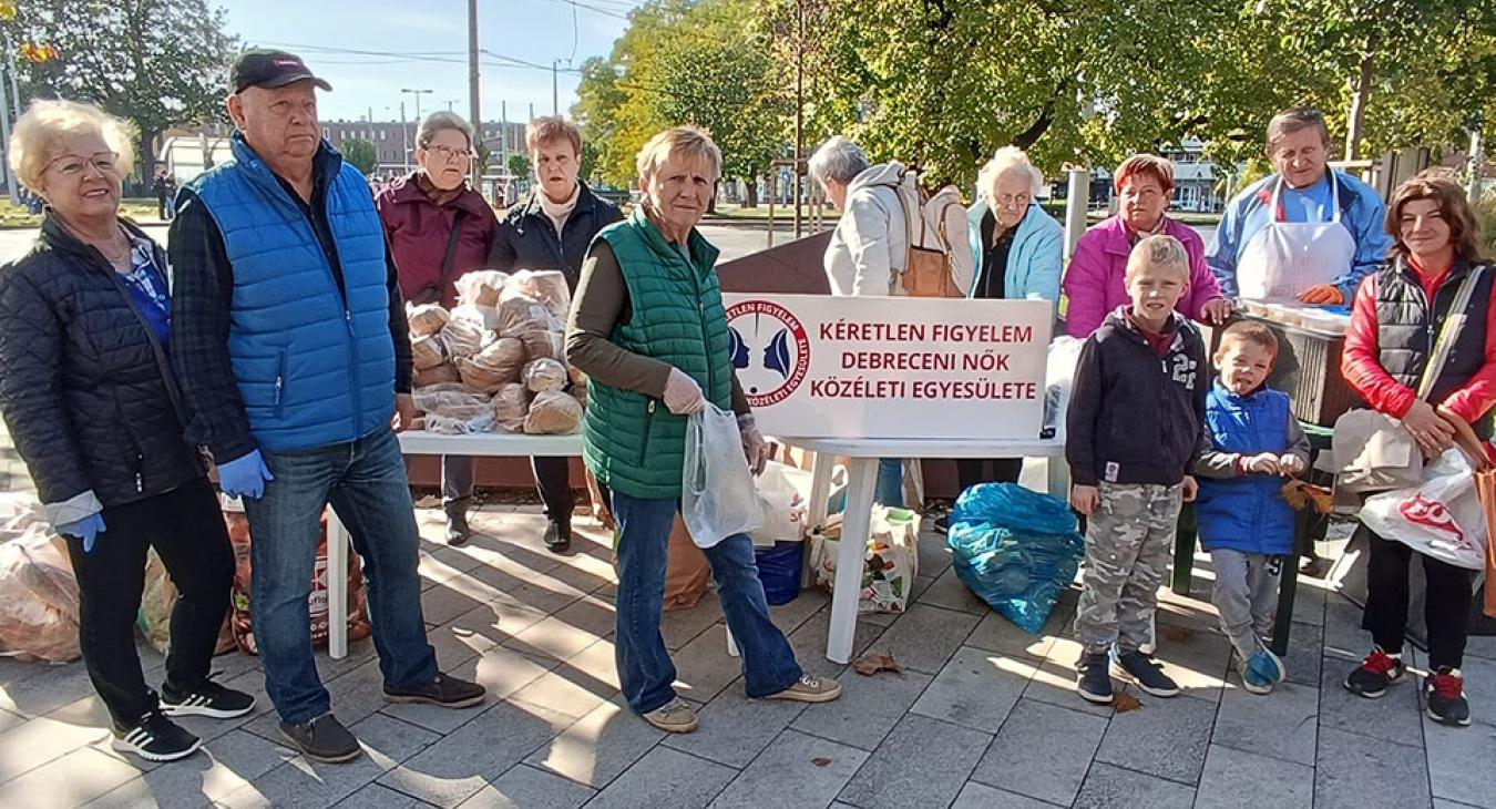 Töltött káposzta "kéretlenül" - Ételosztás Debrecenben 