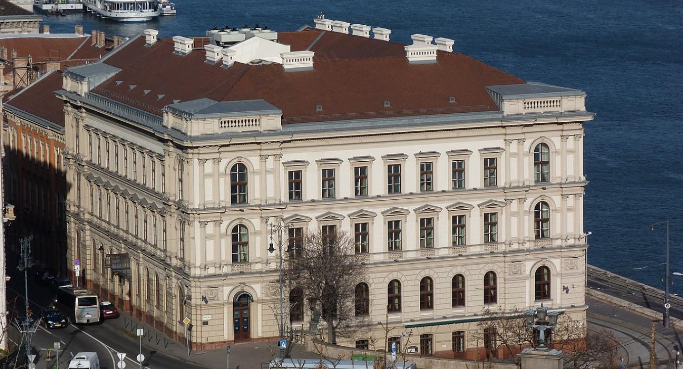 Azt állította, hogy kivonult, de továbbra is budapesti címen működik a Kreml-közeli orosz kémbank 