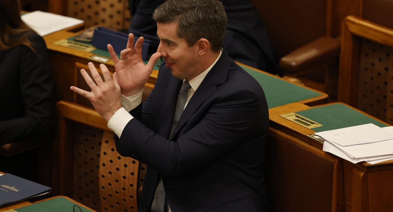 Kocsis Máté úgy szétesett a parlamentben, mint a kisgyerek, aki nem alszik délután 