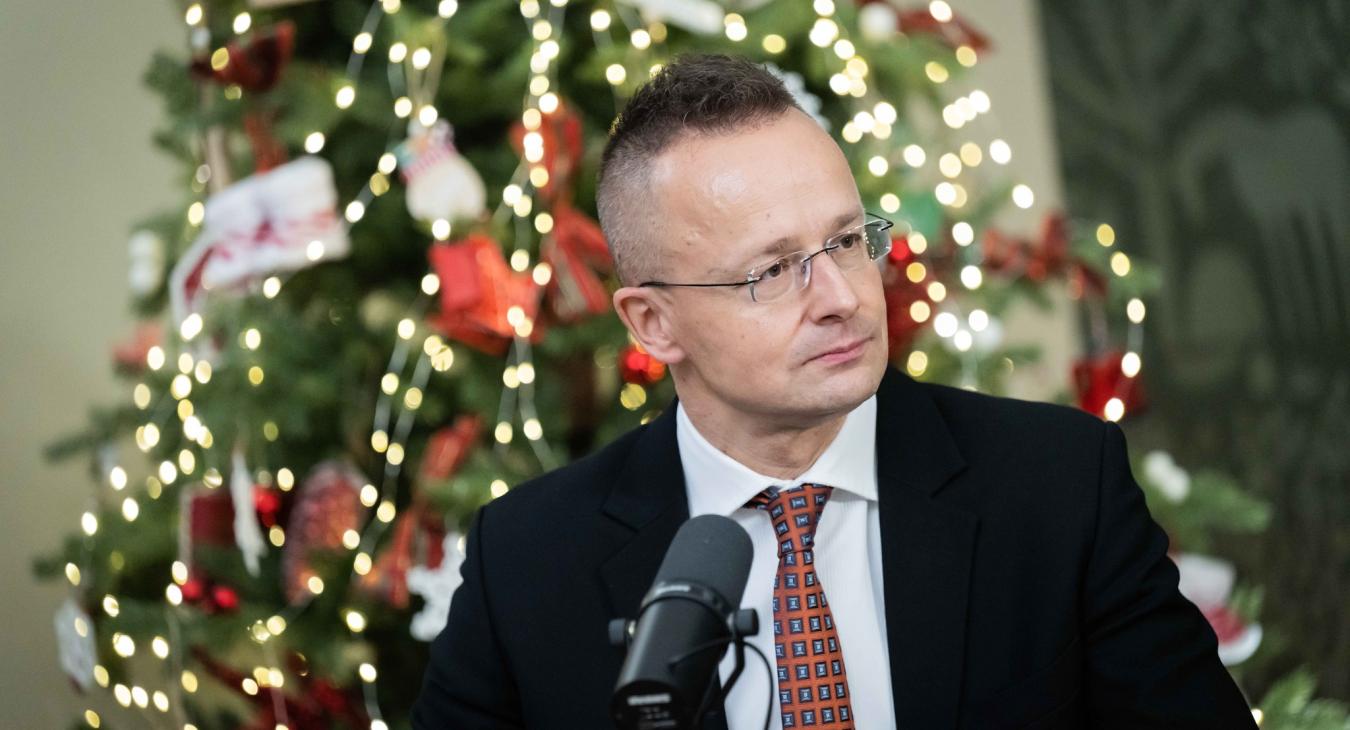 Szijjártó: "Minket nem lehet megvesztegetni, megzsarolni"