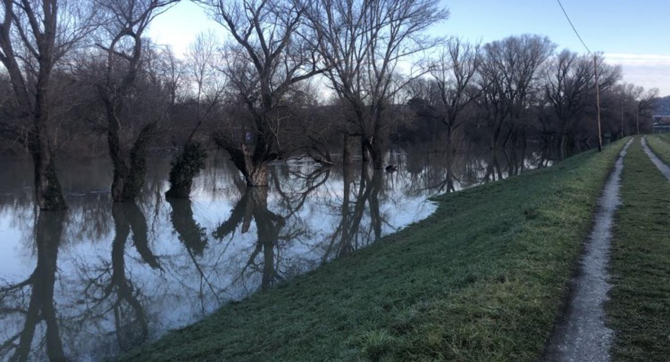 Maradnak az átlagosnál magasabb hőmérsékletek