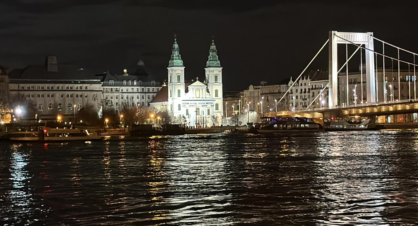 A dunai árhullám levonulása zavartalan, lassú apadás várható