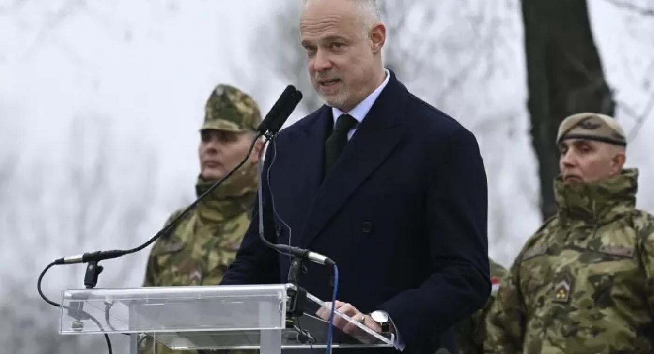 Kitolt a kormány a kirúgott katonákkal 