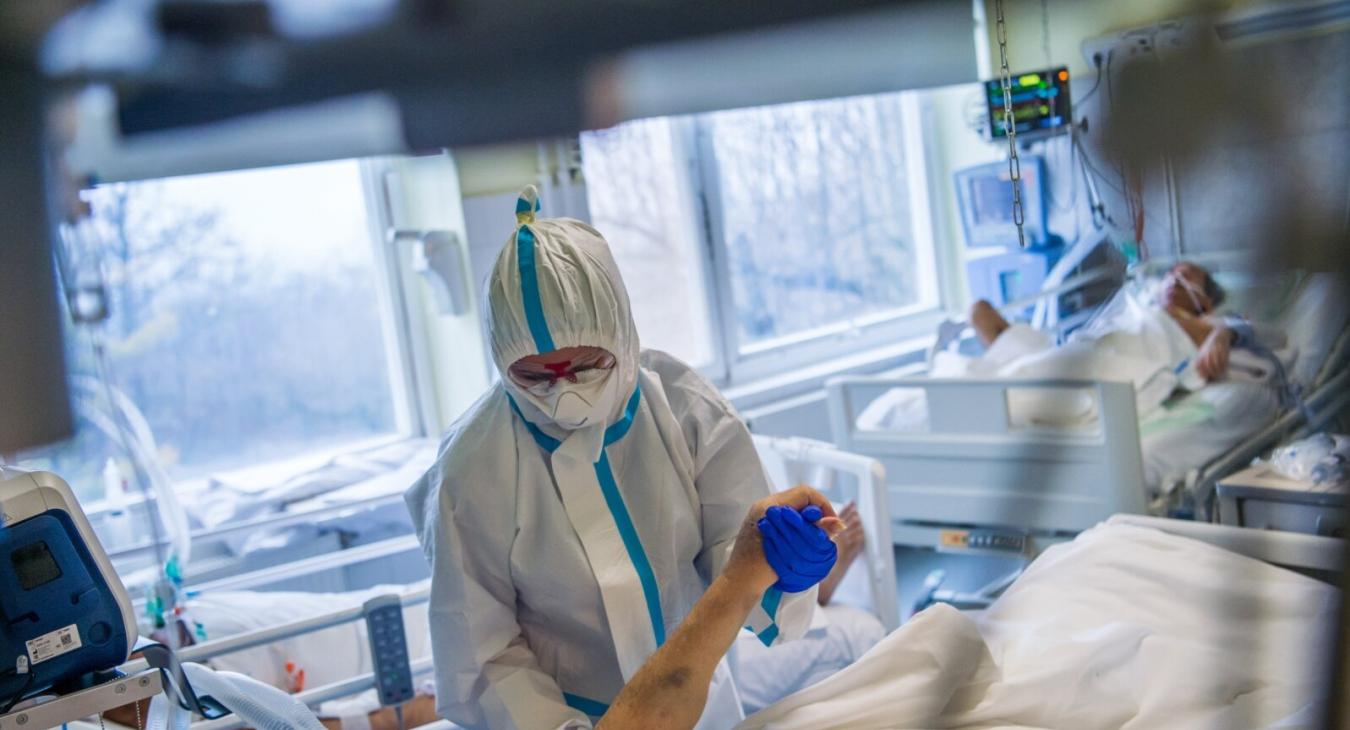 Aggasztó hír a Covidról: egyre többen vannak az intenzív osztályokon