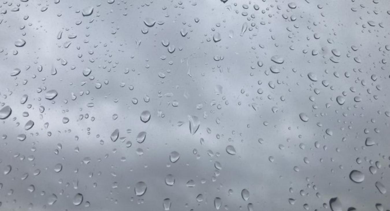 Eső és zápor, de enyhe marad az idő