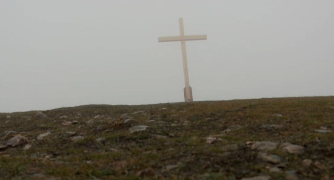 Újra áll a kereszt a Nagy-Szénás hegyen – engedély nélkül építtette egy vállalkozó 