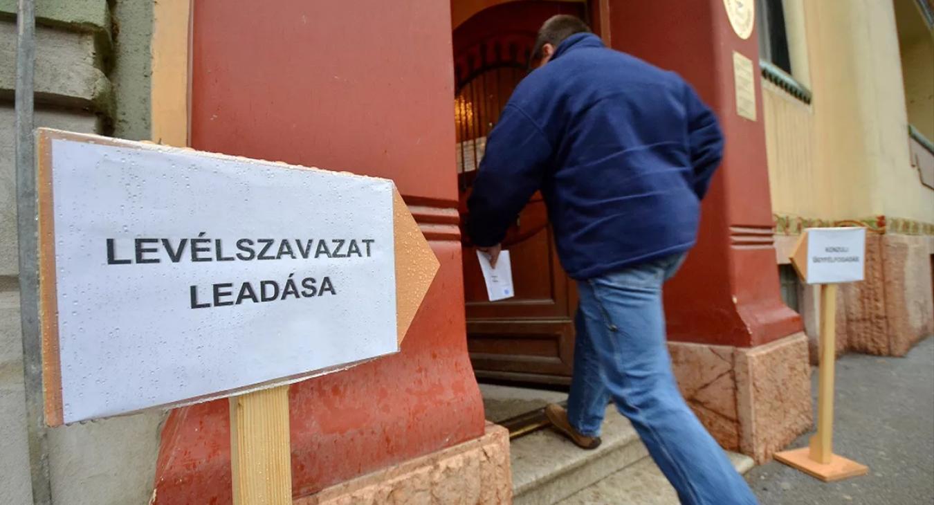 Lehajol a Fidesz a szerbiai és ukrajnai szavazatokért is 