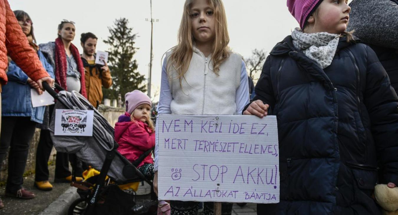 "A sóskútiak, az érdiek és a tárnokiak se akarnak a házuk mögé akkubontót” 