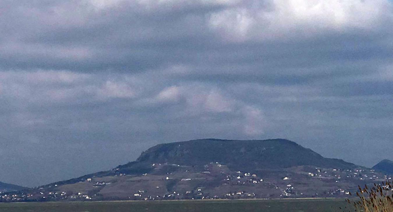 A tél továbbra sem tér vissza, ma még szükség lehet az esernyőkre
