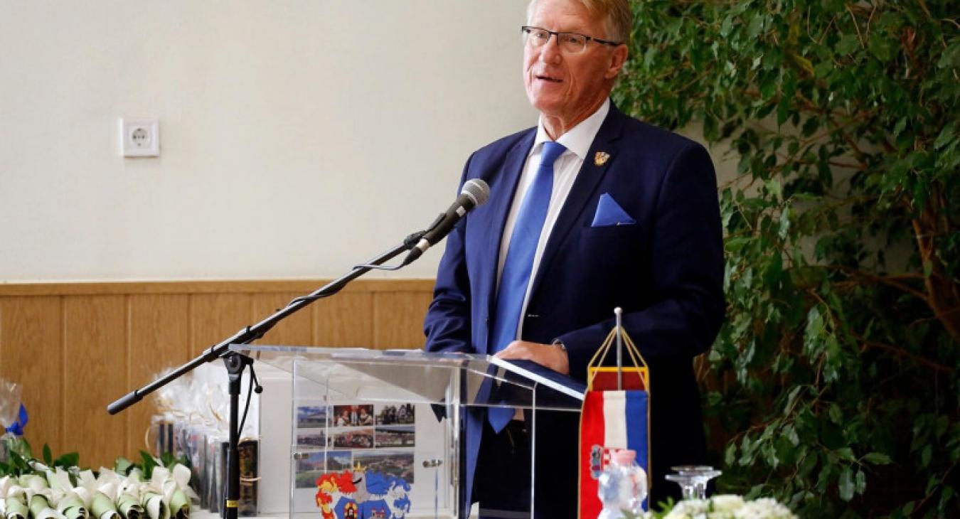 Hűtlen kezeléssel és közokirat-hamisítással vádolják a kozármislenyi polgármestert