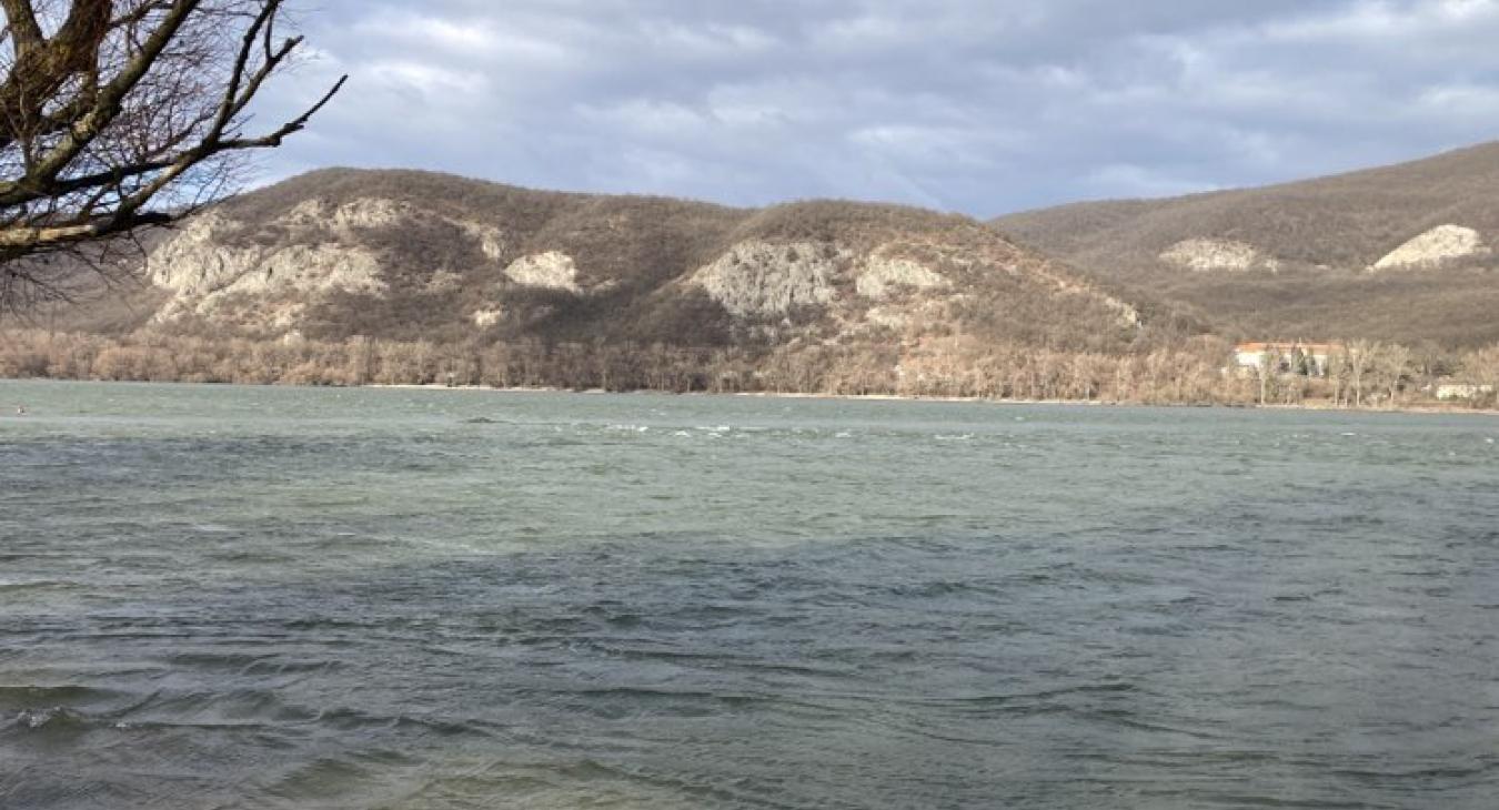 Kitart a februári tavasz