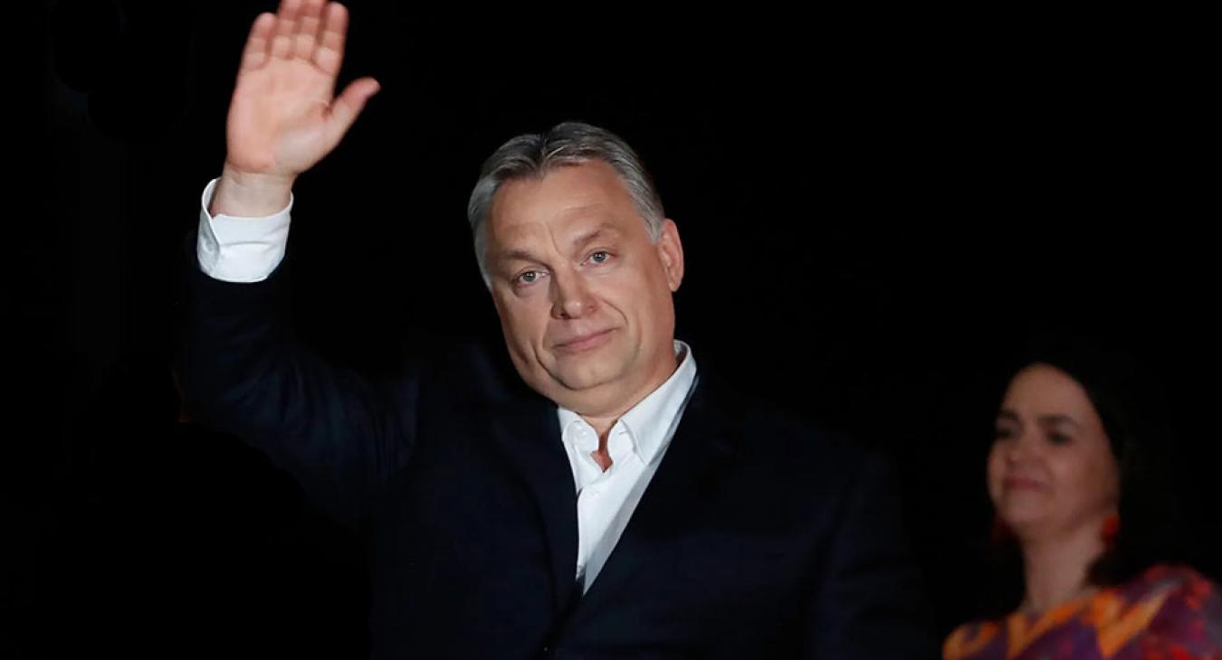 Külföldi lapok: Orbán elengedhette Novák Katalin kezét