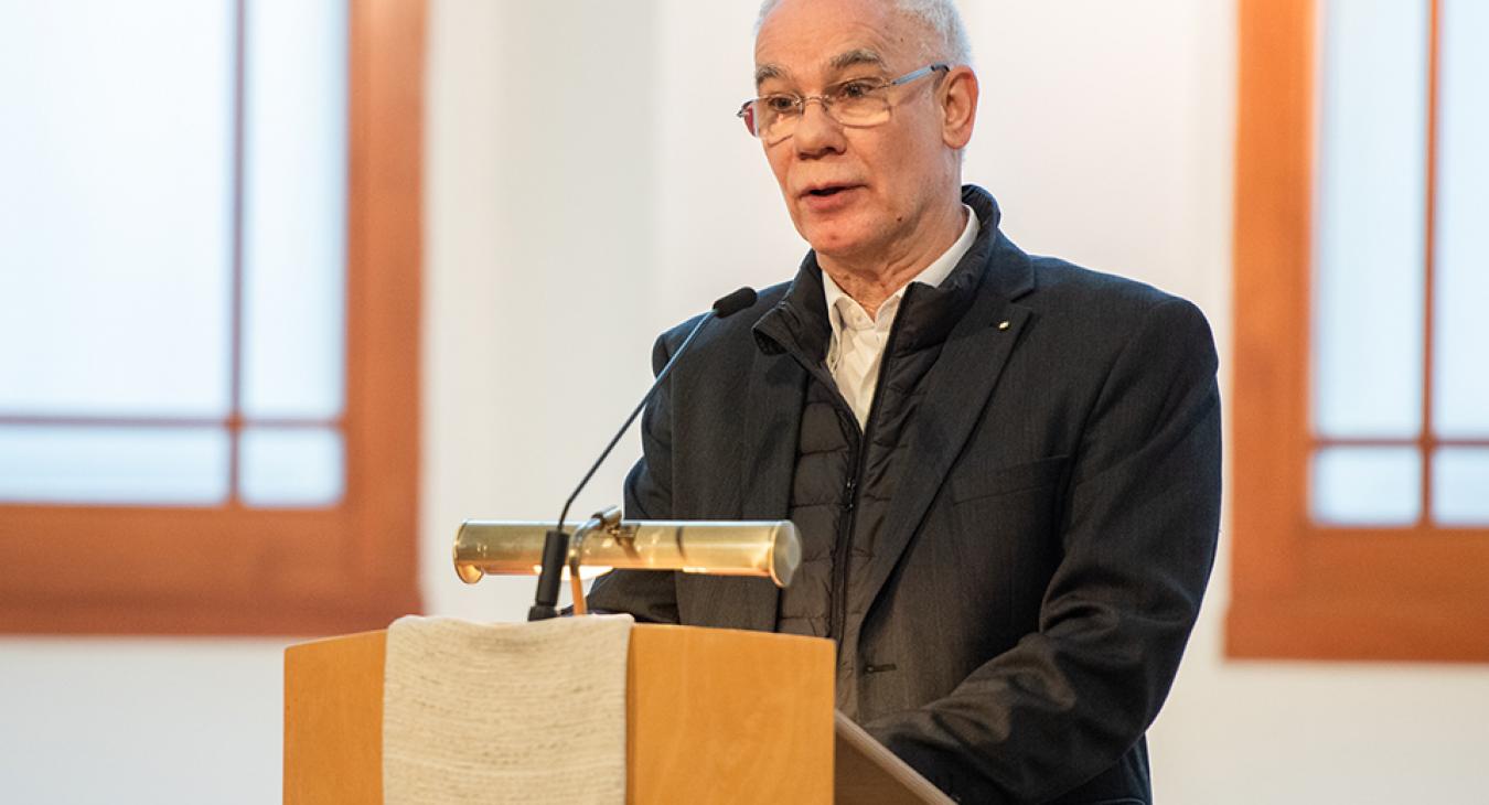 Balog püspök süllyed