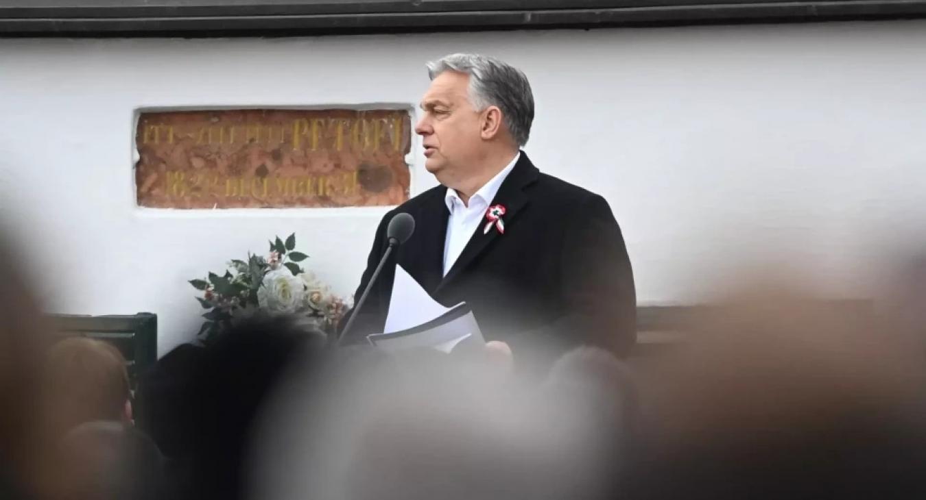 Magyar Péter szerint „a Karmelita boszorkonyhájában” főzték ki, hogy Orbán Viktor ismét Budapesten szerepeljen március 15-én 