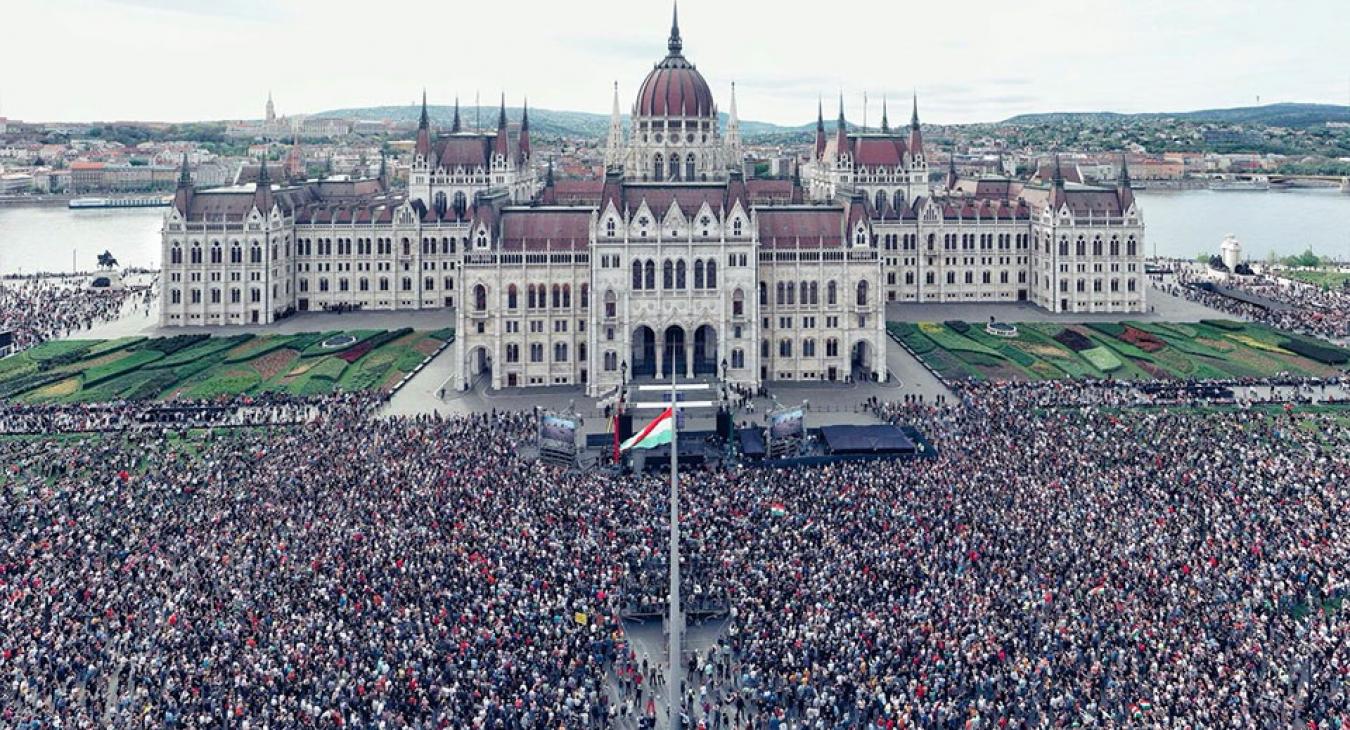 Magyar Péter egy nappal választás előtt, június 8-án Budapesten tartja a kampányzáróját