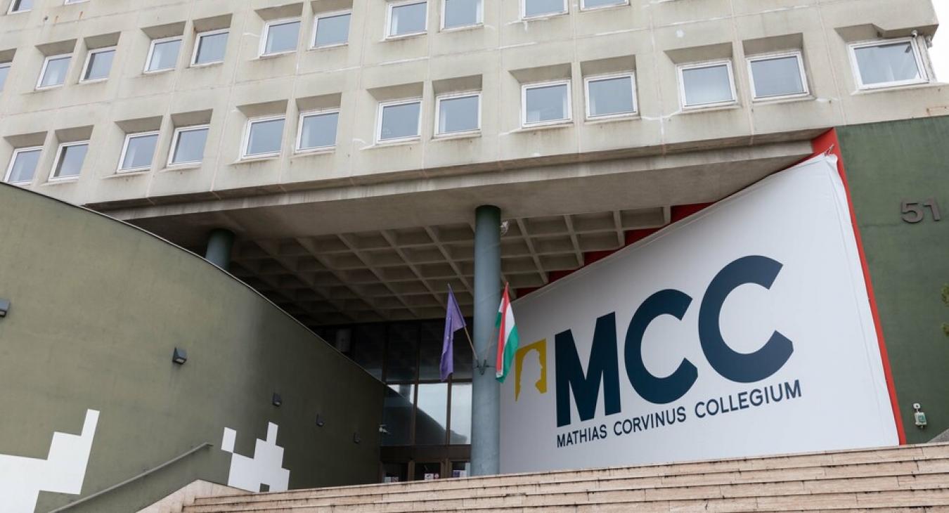 Fedett medence, wellnessrészleg, bowlingpálya – Százmilliót költött téli táborára az MCC