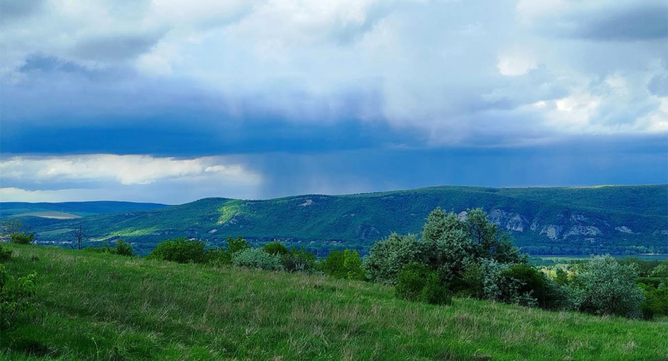 Tartják magukat a felhők és marad a hűvös-esernyős idő