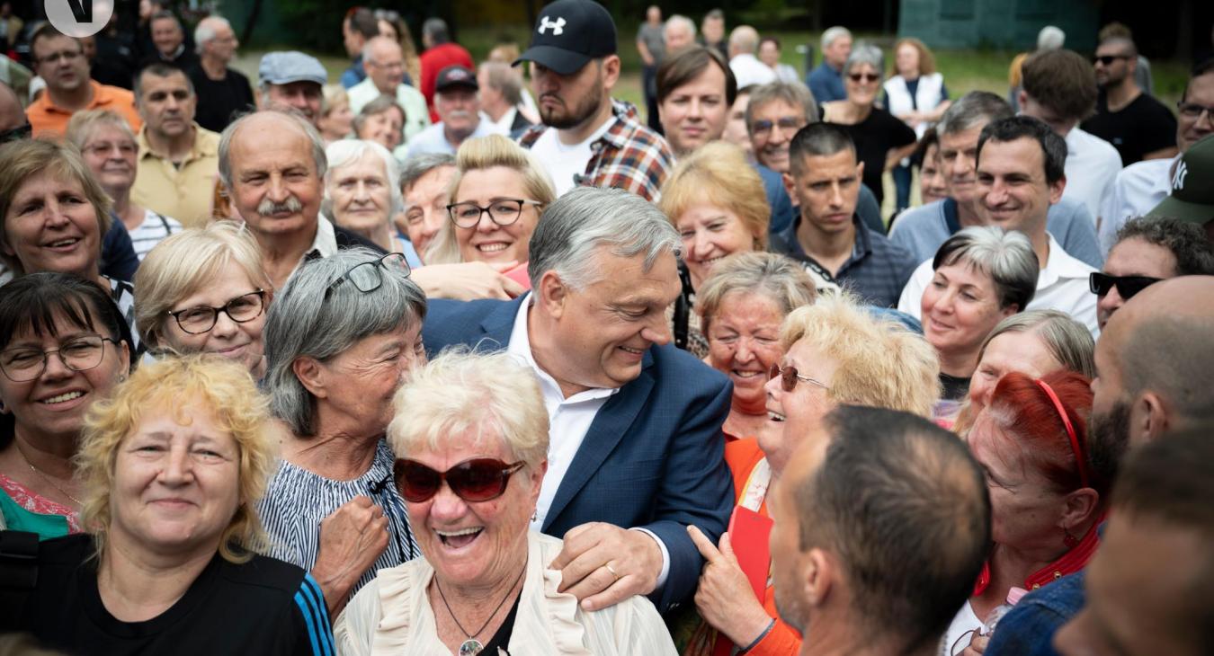 Orbán Viktor is beszédet mond a Békemeneten