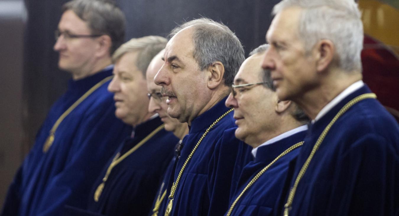 Mi a teendő, ha meginog a közbizalom a nemzet egységét kifejező köztársasági elnökkel szemben?