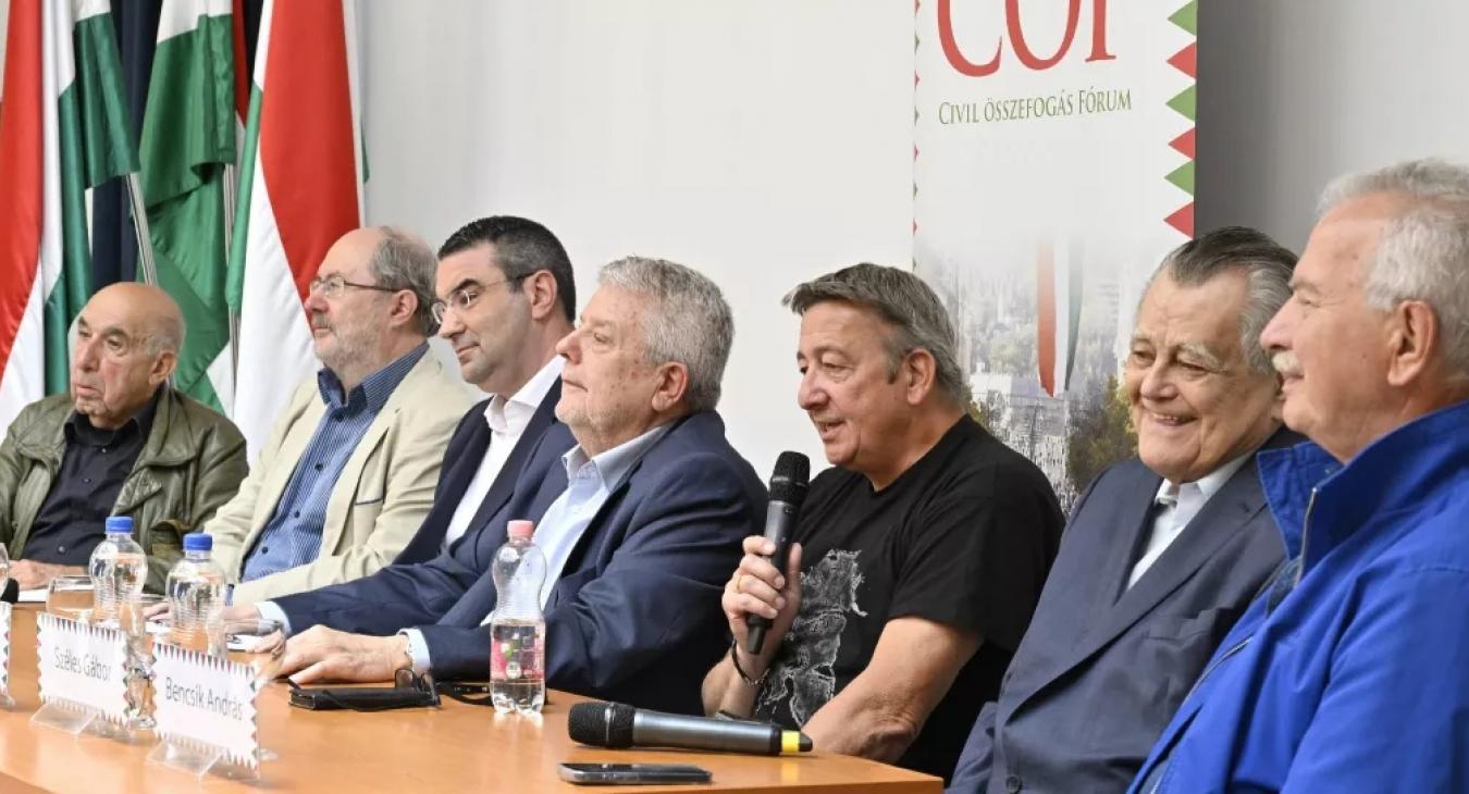 Jogsértő Lázár-minisztérium és az adatvédelmi hatóságra magasról tojó Rogán-kabinetiroda