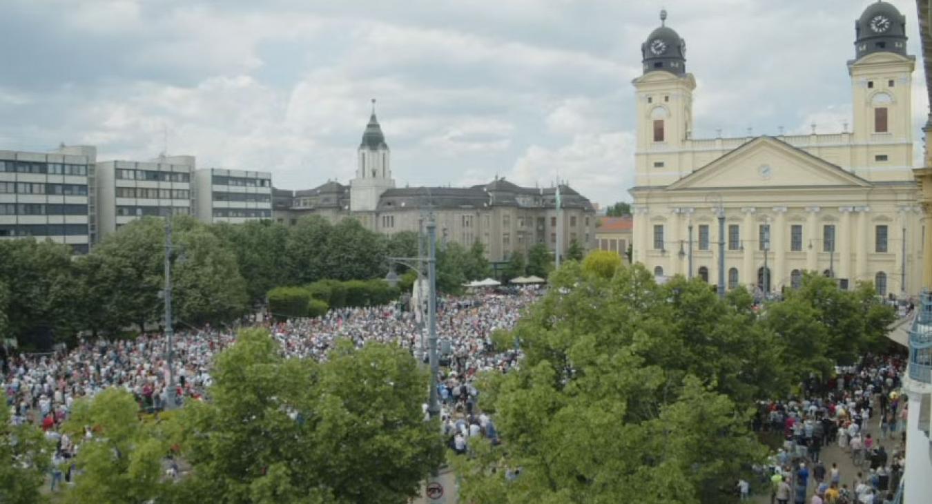 Fideszes fellegvárban tüntetnek Magyar Péterék - ÉLŐ
