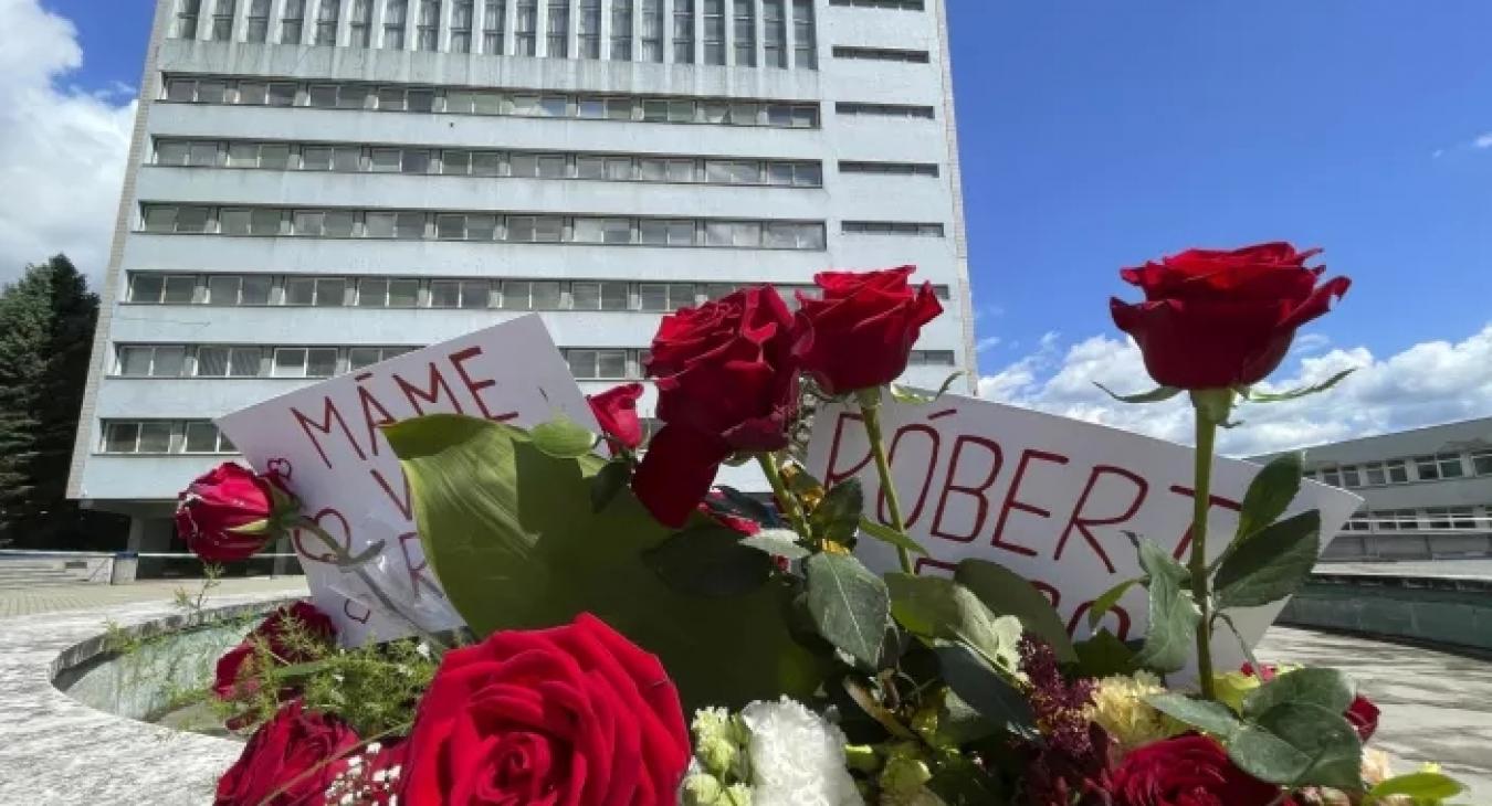 Pozsonyba szállították Robert Ficót 