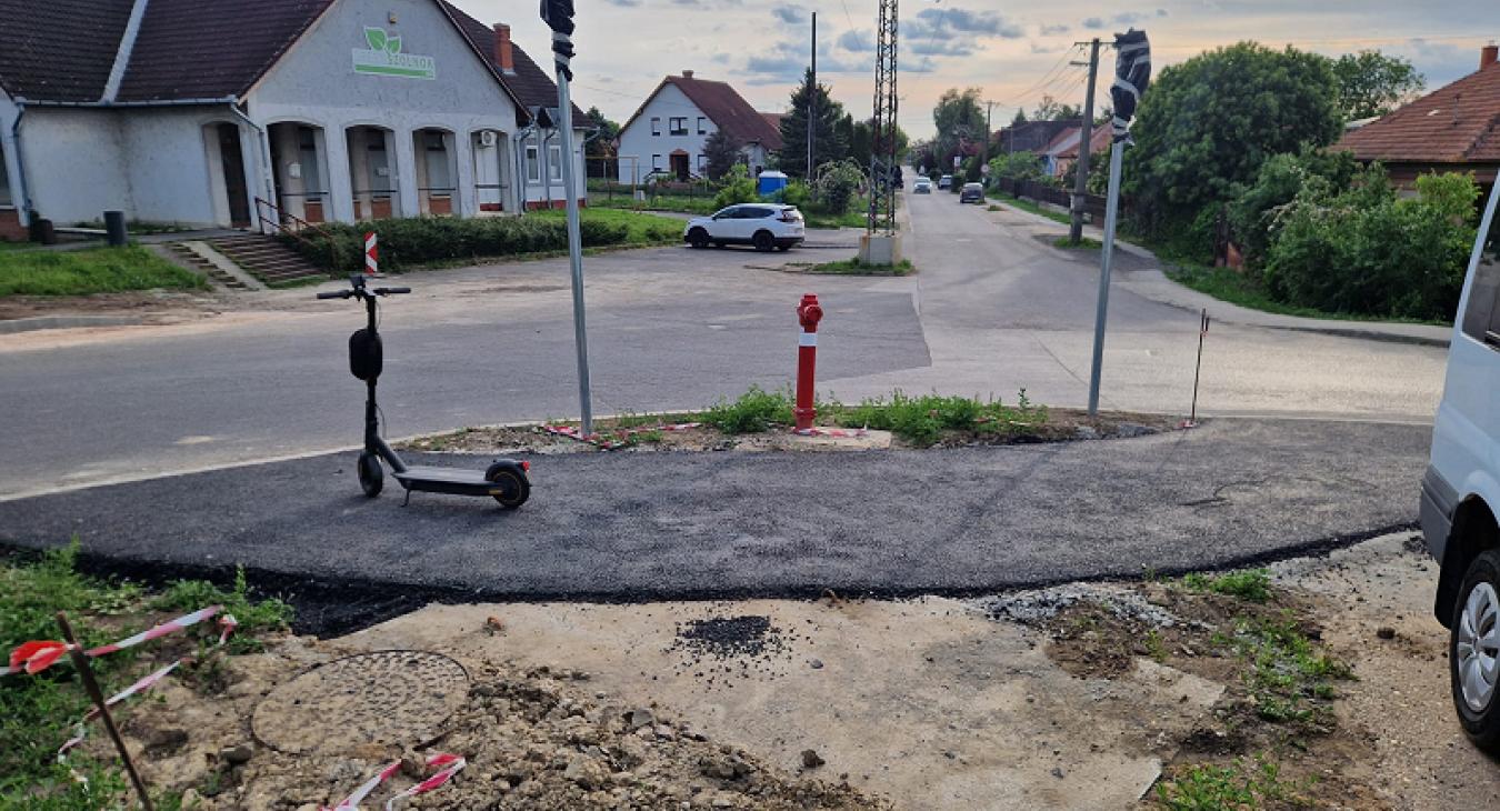 Szolnok új biciklisútja még viccnek is rossz