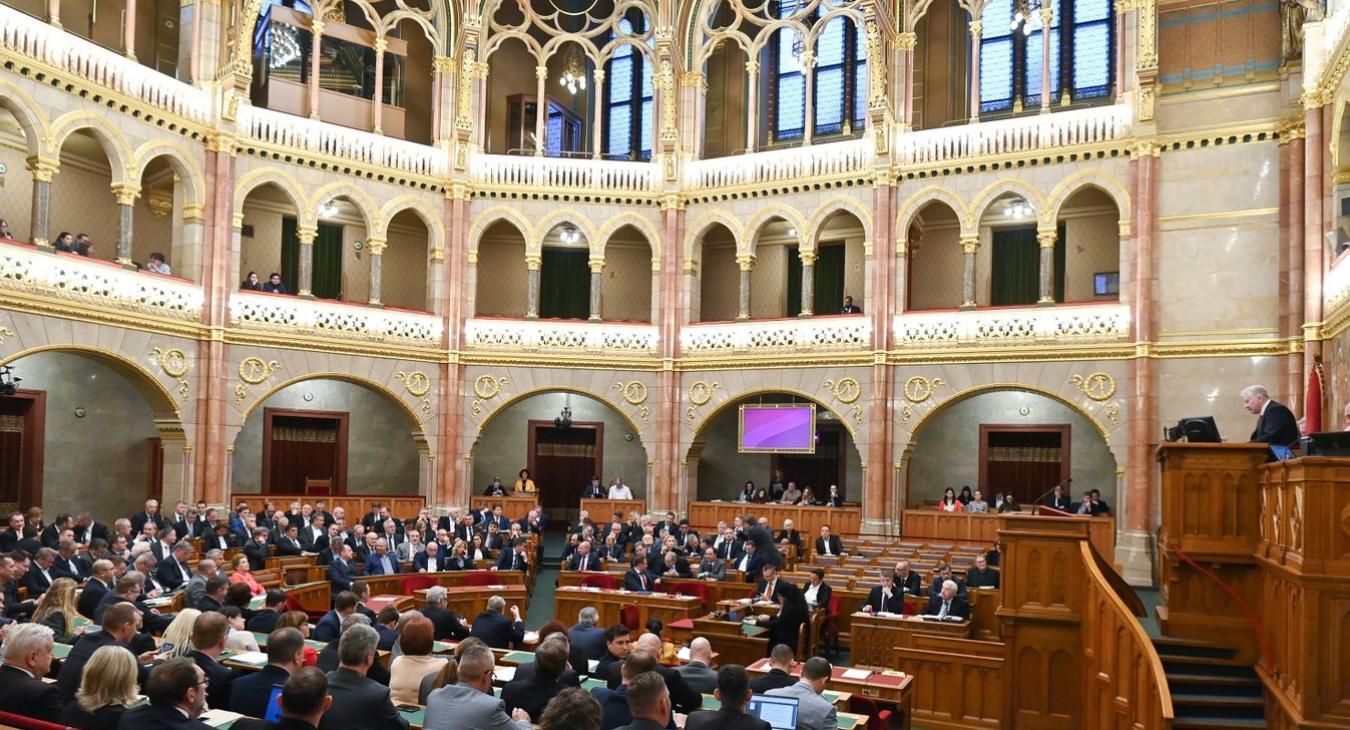 A parlament a köztársasági elnök tisztségétől való megfosztásáról is szavaz