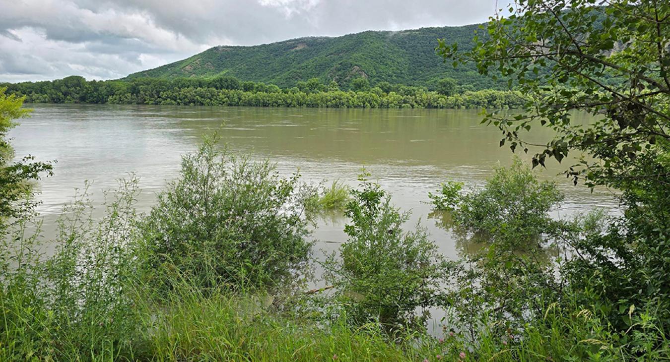 Árhullám a Dunán: Budapestnél az első fok felett, az alsó rakpartot megközelítve tetőzhet 