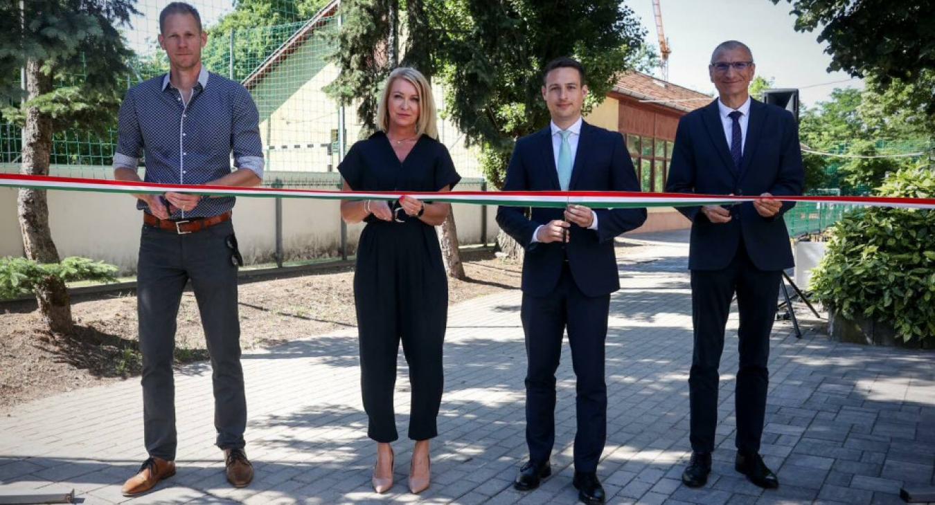 Megbírságolták a zuglói fideszes jelöltet, mert gyerekekkel kampányolt