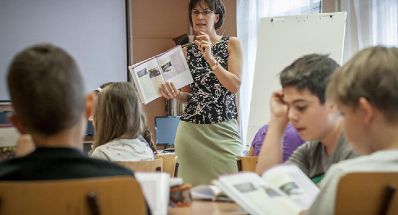 „Oda kell figyelniük, hogy 3-5 pedagógusnál több ne kerüljön be a kiváló kategóriába, és ne kelljen túl sokat fizetni” 