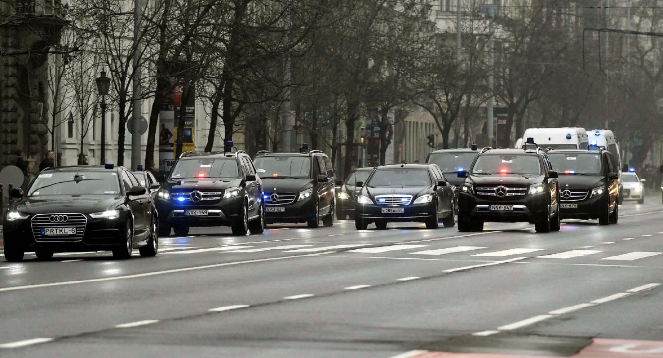 A KRESZ friss módosítására figyelmeztetnek a rendőrök