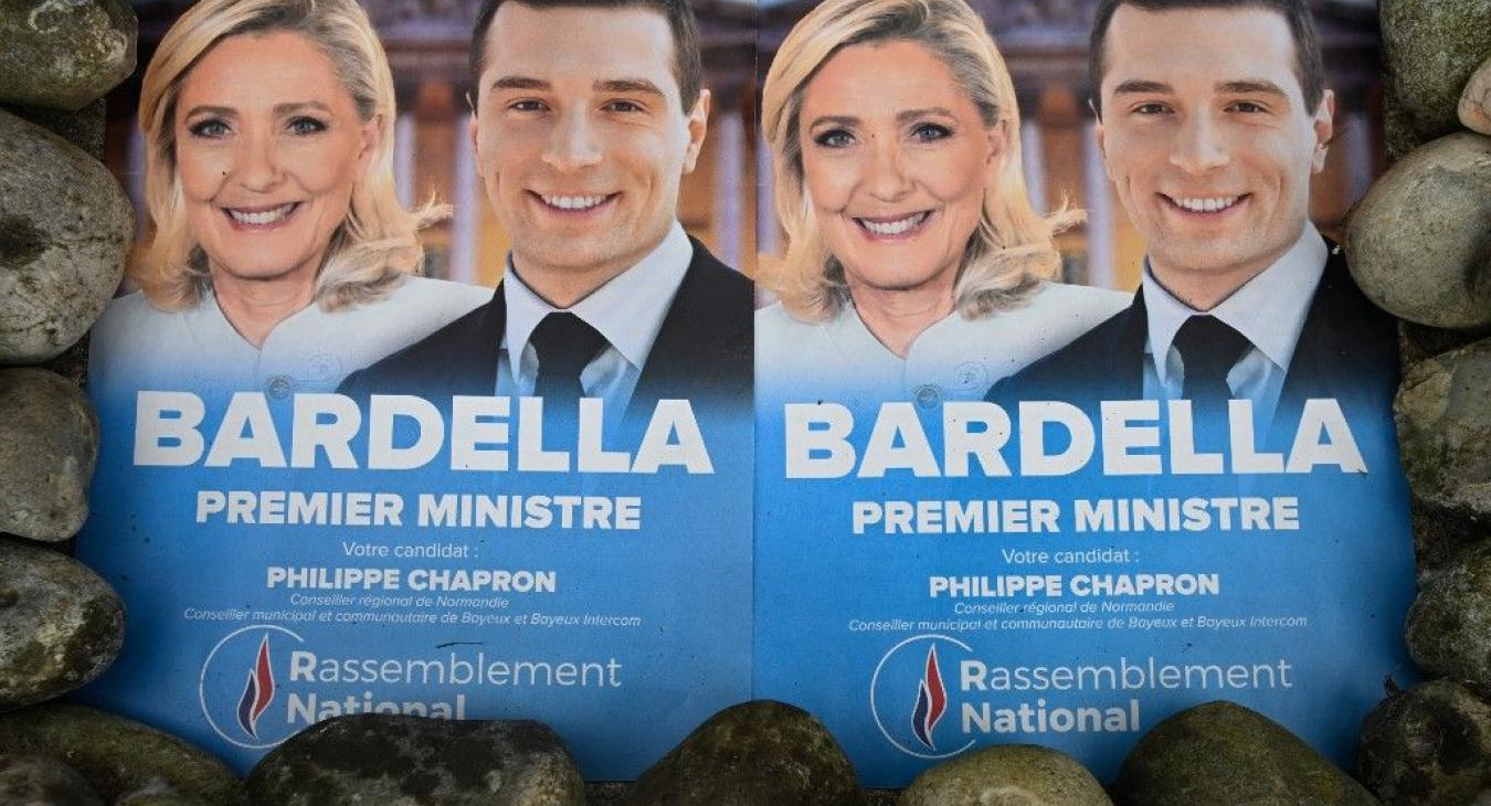 Tömegével lépnek vissza a francia képviselőjelöltek, hogy megelőzzék a Le Pen-féle földindulást