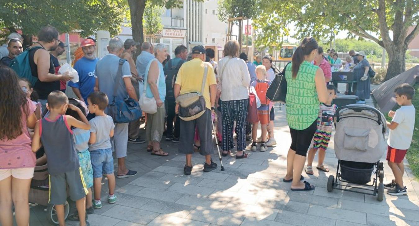 Medgyesegyházai dinnye a debreceni szegényeknek - Ételosztás "kéretlenül" Debrecenben 