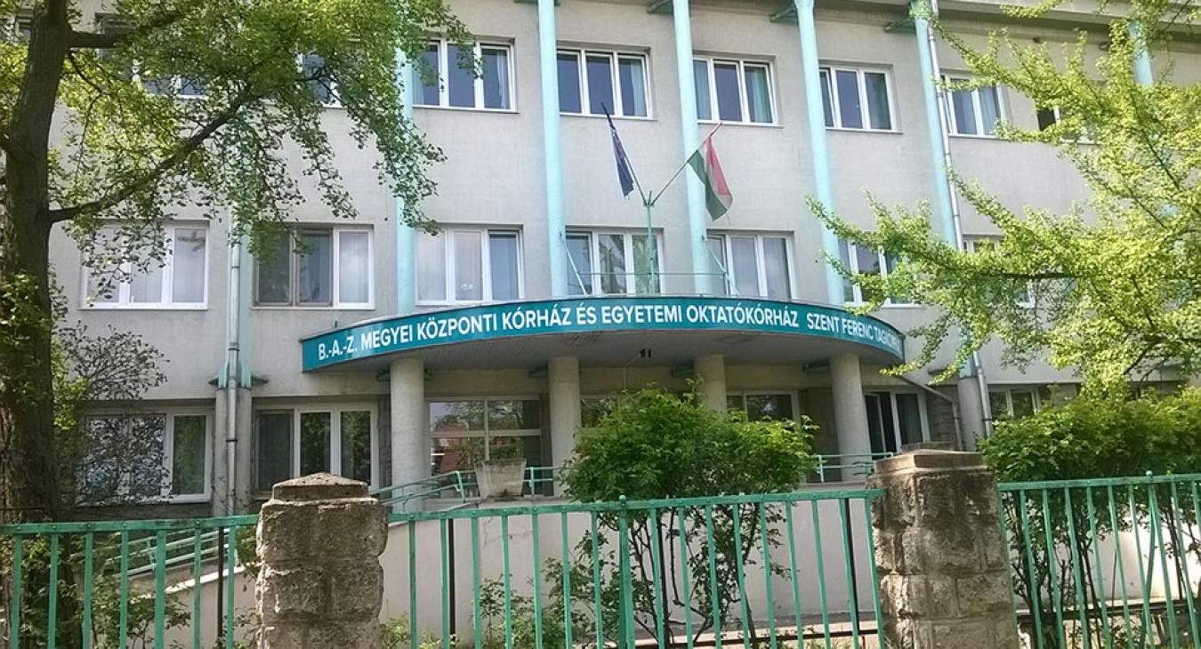 Egymilliárdos pert vesztett a miskolci kórház a sugárterápiás cég elleni harcban, most a betegellátásra szánt pénzből kellene fizetnie.