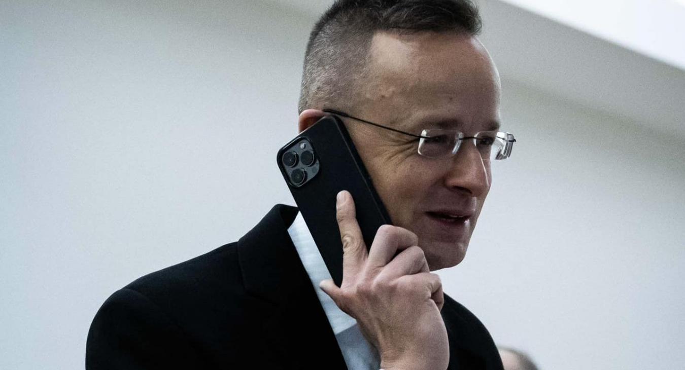 Szijjártó Péteren keresztül közölte Izraellel, hogy meg fogja támadni