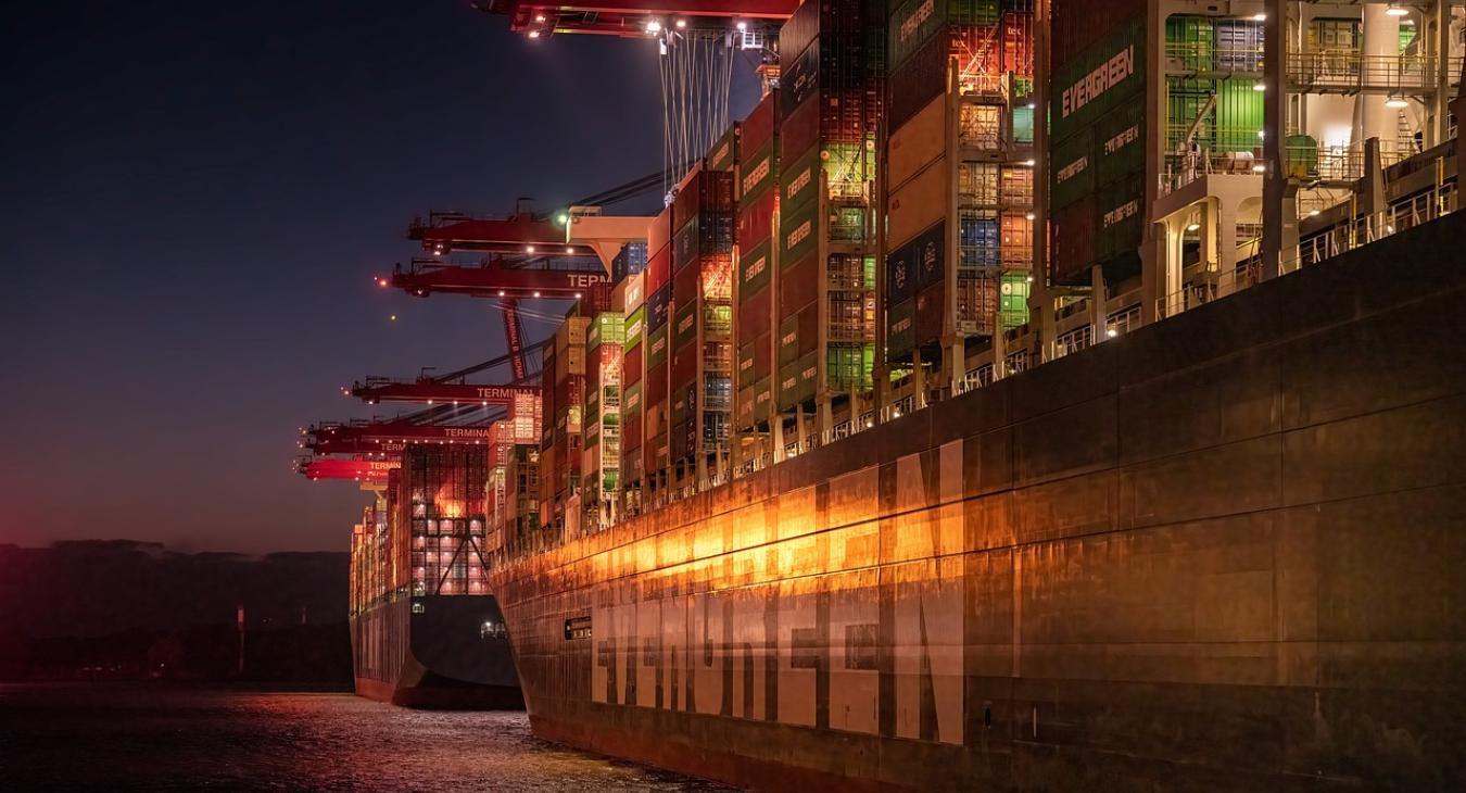 13 ezer titokzatos konténerről érkezett hírszerzési jelentés: fegyverekkel tele indultak meg Oroszországba?