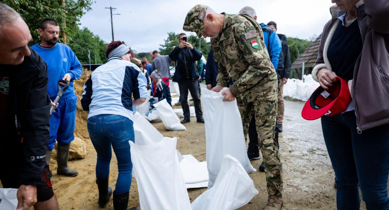 Szalay-Bobrovniczky Kristóf szerint szégyenletes, ahogy Magyar Péter a Magyar Honvédség ellen hergel