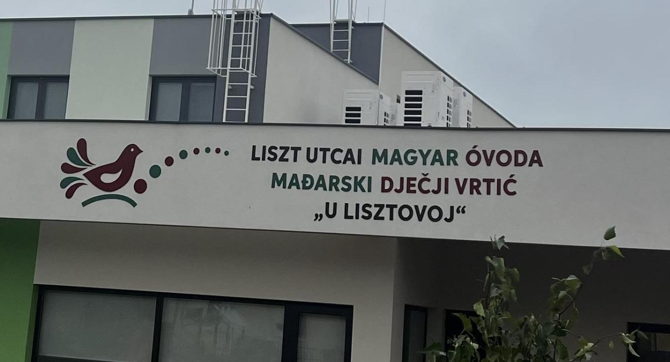 Horvátországban az Orbán-kormány által anyagilag támogatott óvoda igazgatója rendőröket akart hívni Hadházy Ákosra