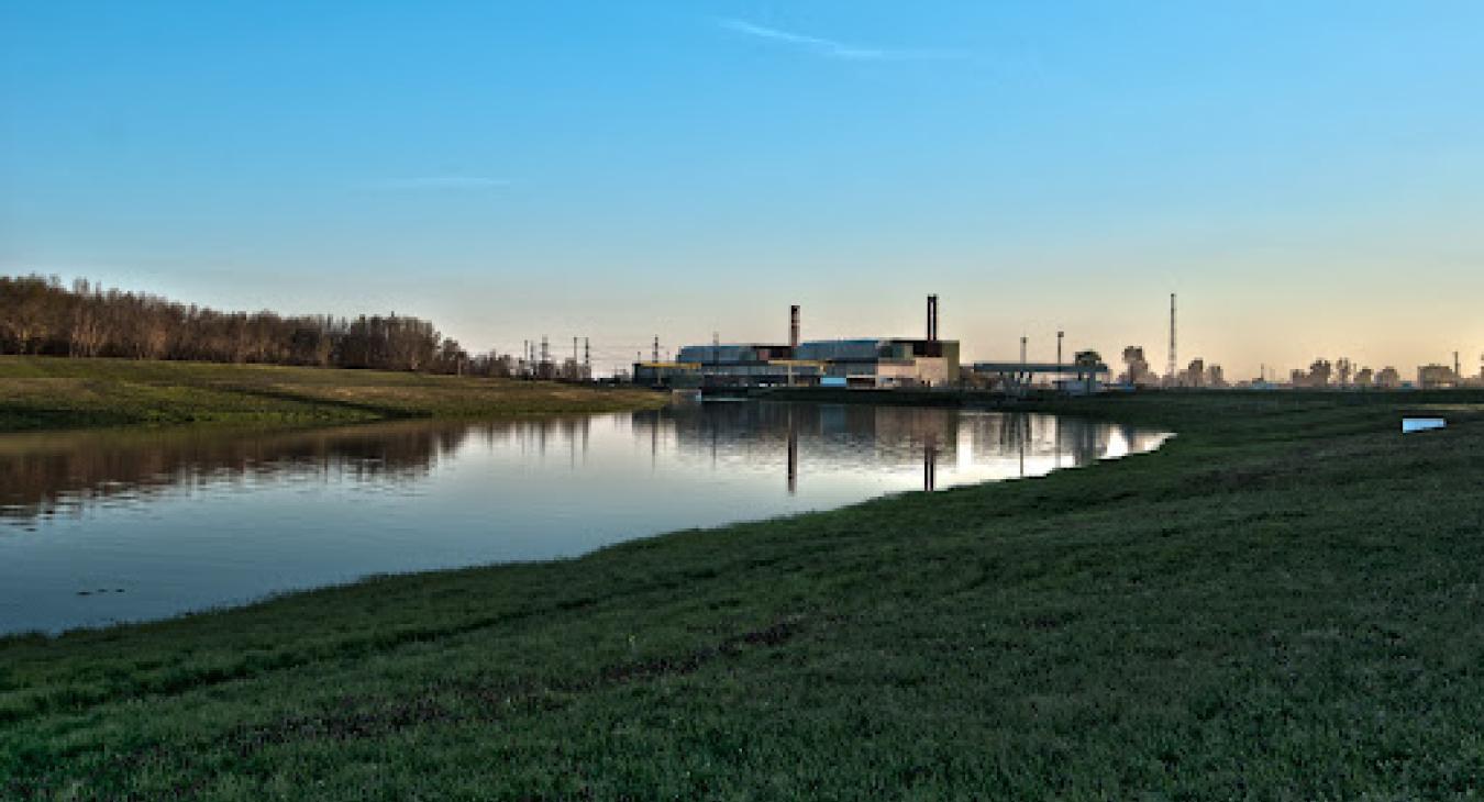 Százezer tonna iszapot kotortat a Dunába Paksnál Mészáros cége