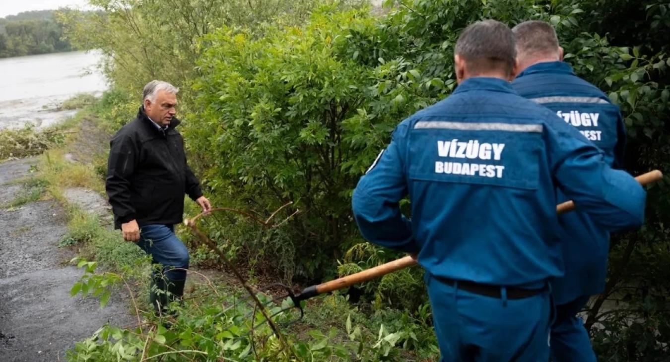 Nem az árhullám, a nézelődők okozzák a legtöbb gondot 